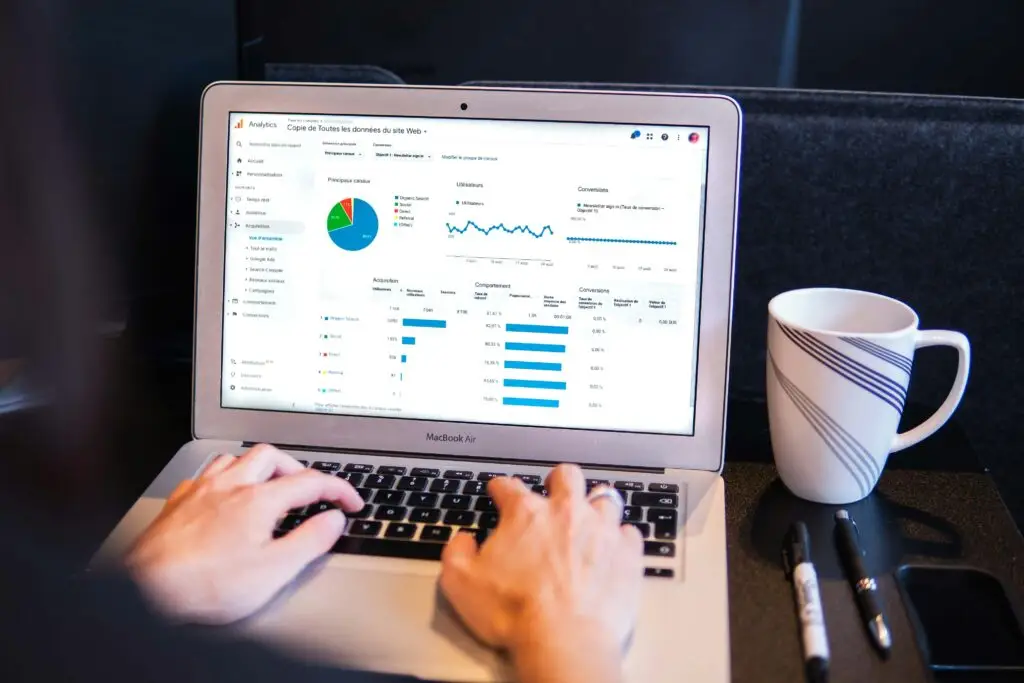 Analytics reporting software showing a website's performance in a dashboard.