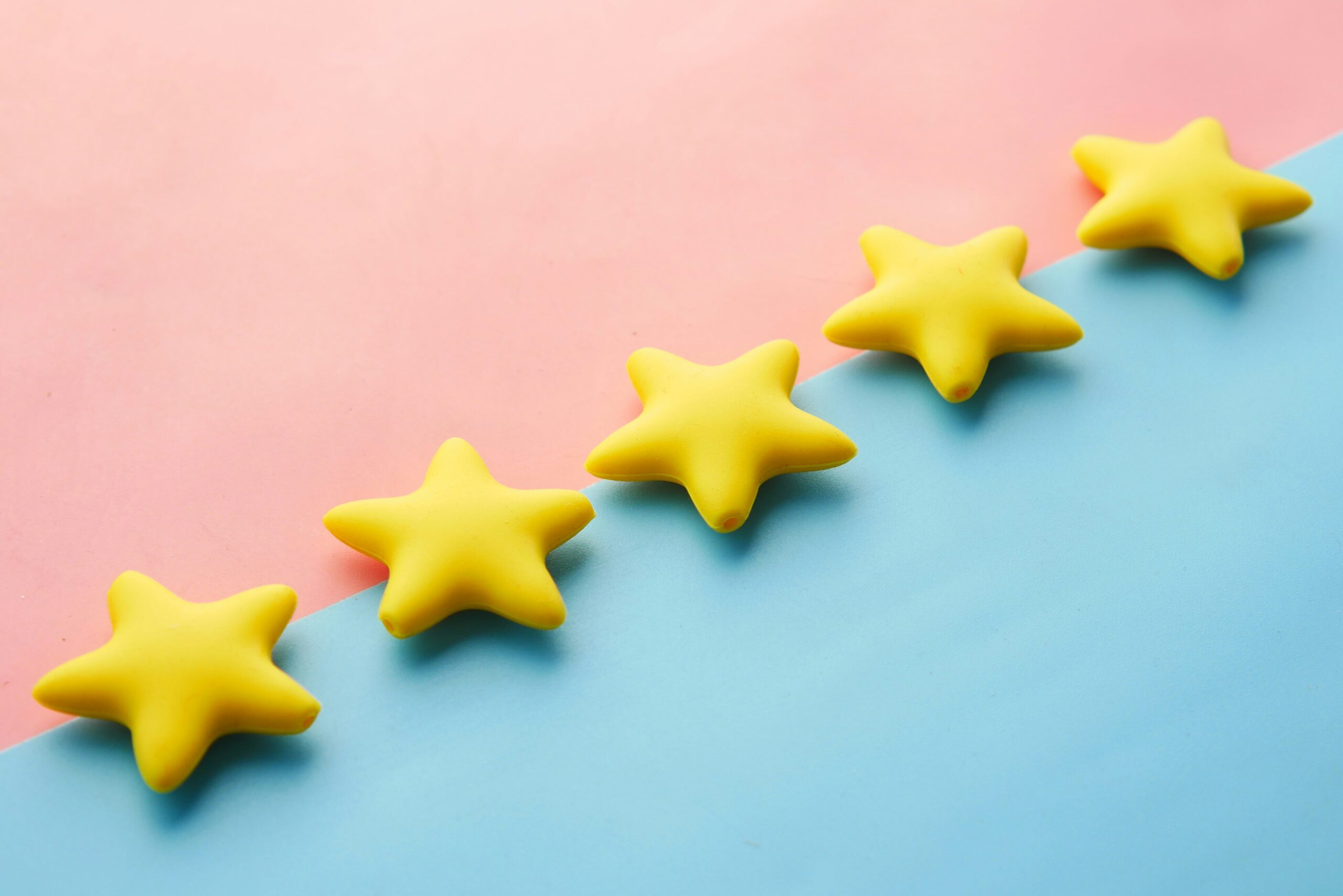 5 stars on on a coloured background representing reviews